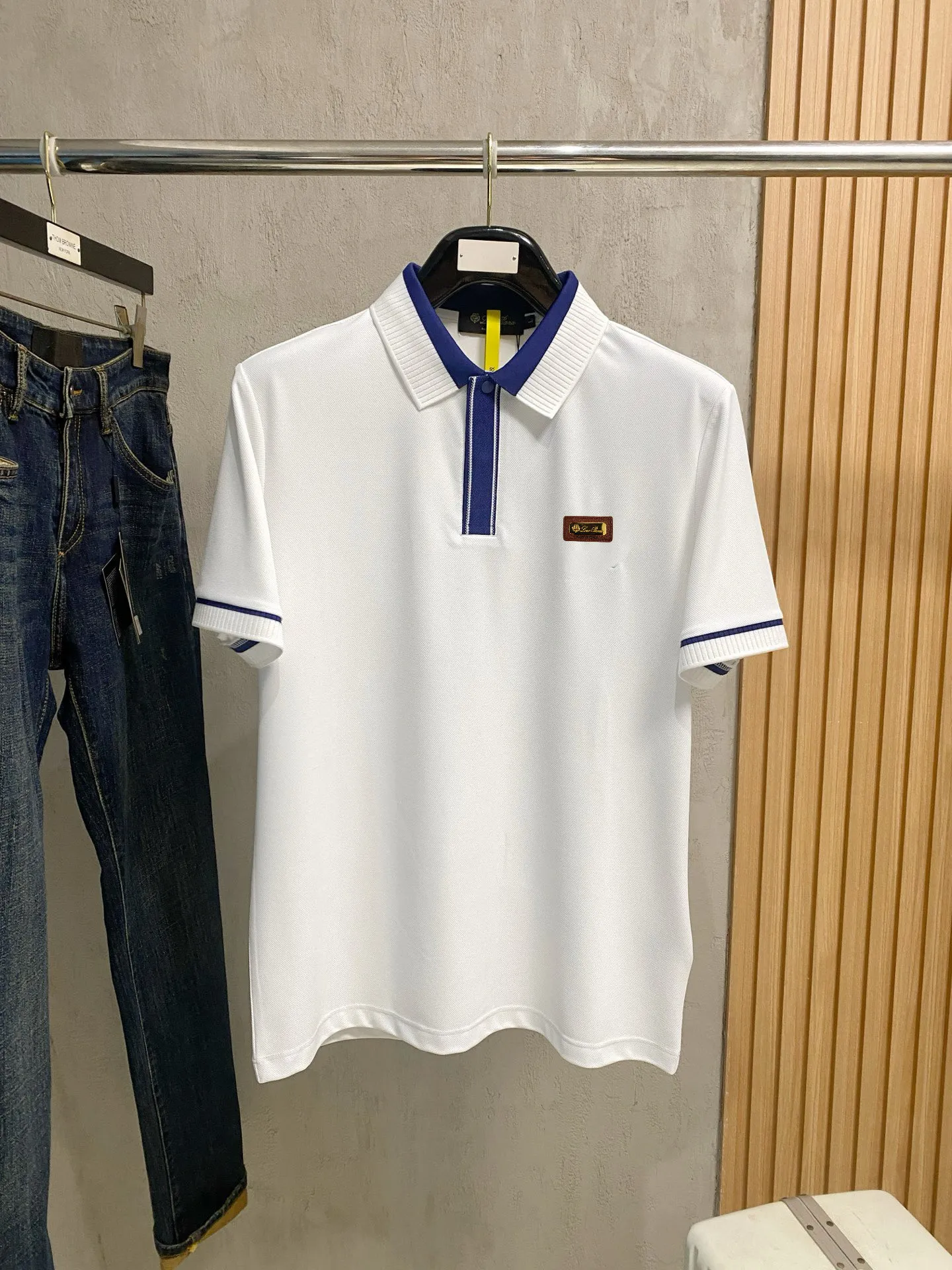 , LP highly recommends! Spring and summer new products are on sale at the counter. Fashionable Premium Men's Polo - Logo on the chest, personalized and fashionable/Imported top-notch high-density mercerized pearls, extremely skin-friendly and comfortable. It feels very delicate, has a good texture, is cool and breathable, and is overall a very good product. It can be worn alone without any problem. Size M-4Xl